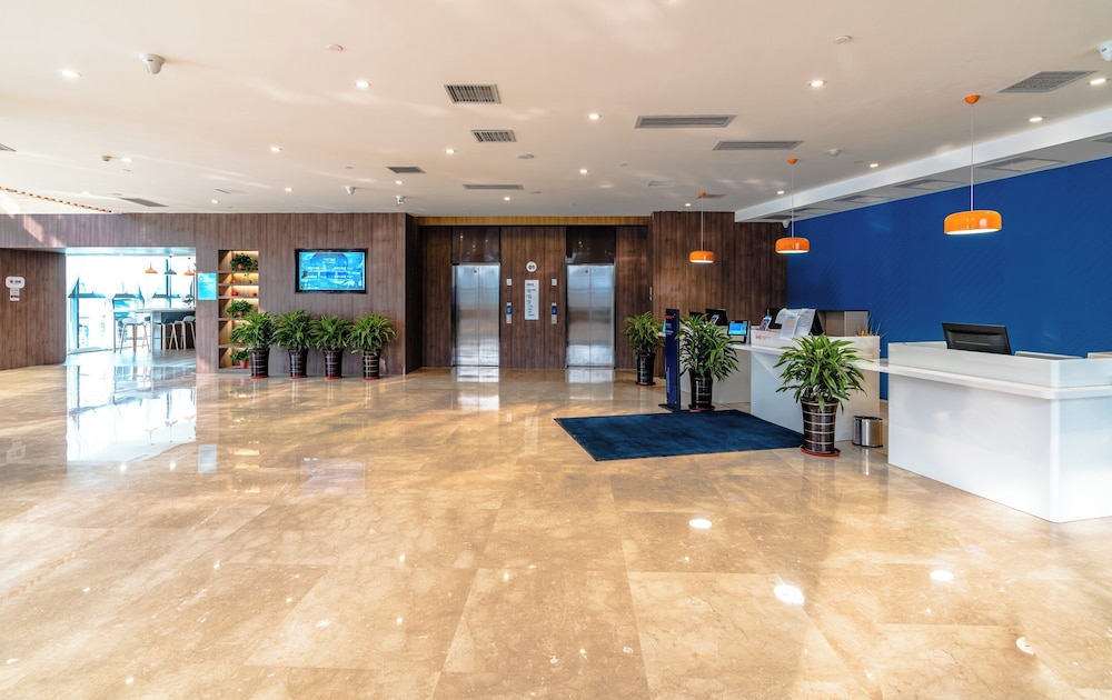 Holiday Inn Express Dongli 6/40