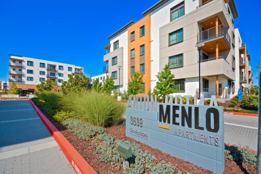 Bluebird Suites near Facebook HQ 4/45