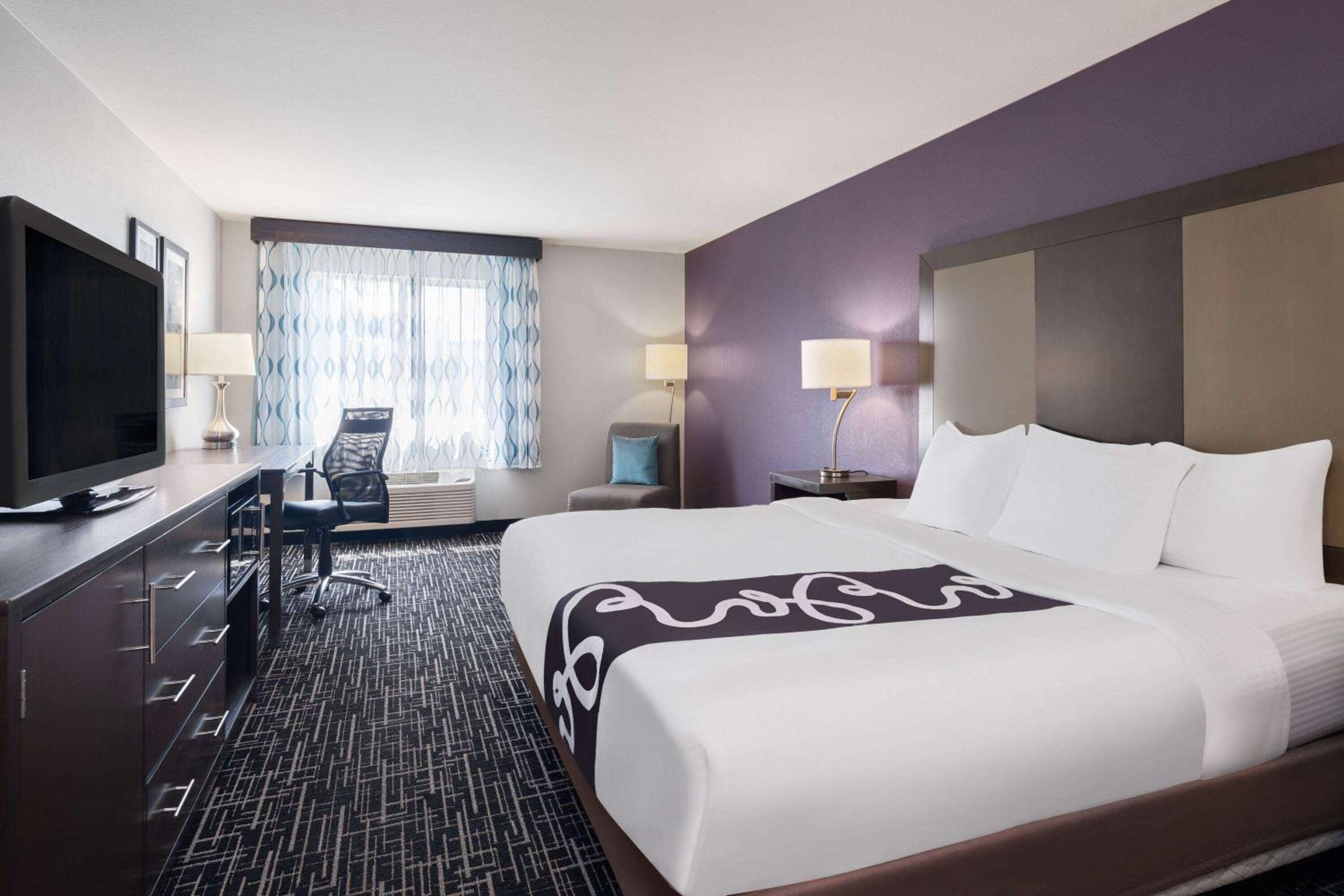 غرفة بسرير كينج بحوض جاكوزي، La Quinta Inn And Suites By Wyndham Pocatello 2/9