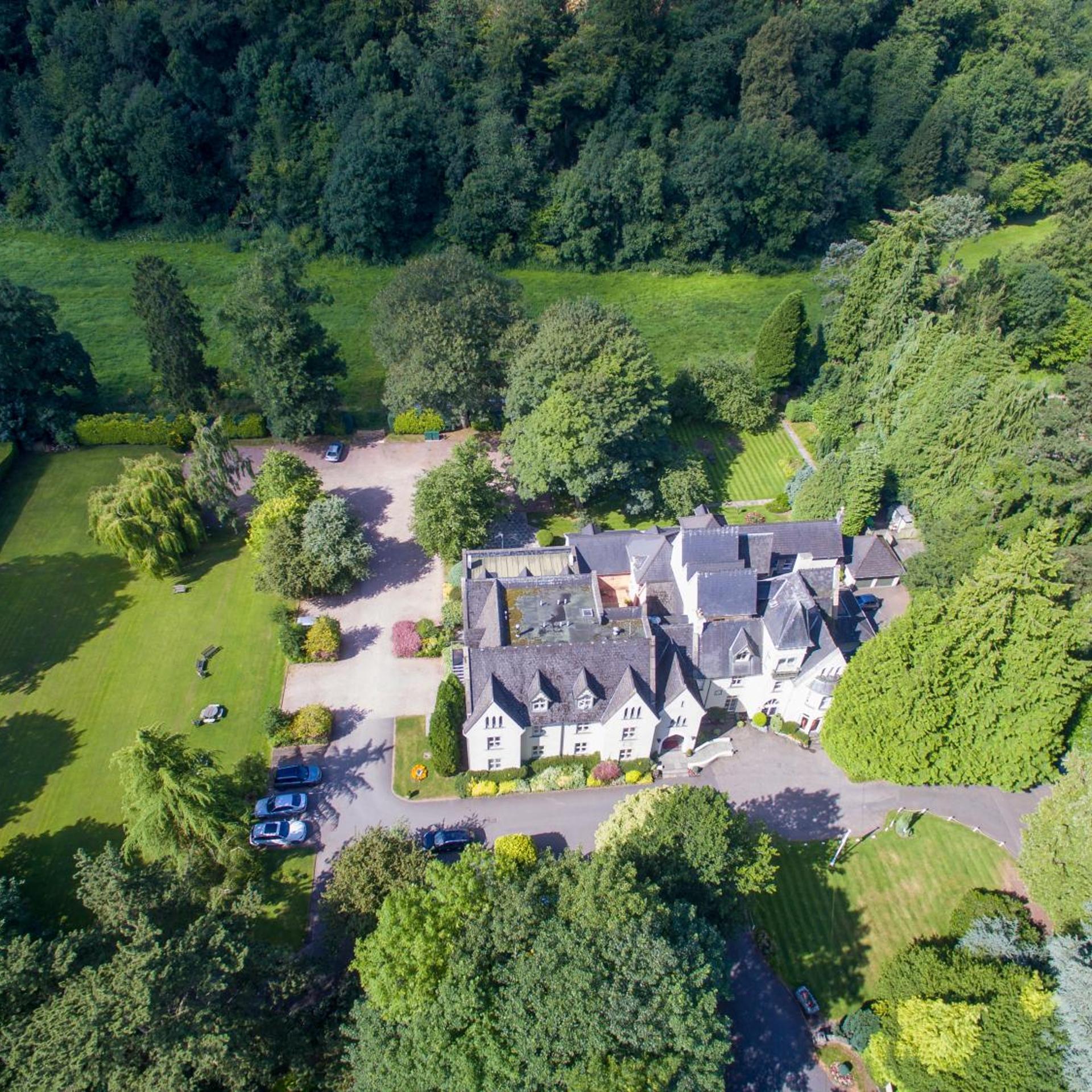 The Glen Yr Afon House Hotel 51/61