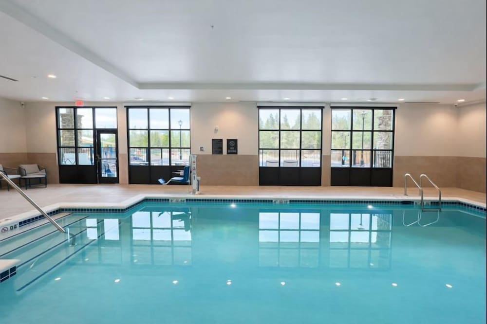 La Quinta Inn and Suites by Wyndham Leavenworth 36/60