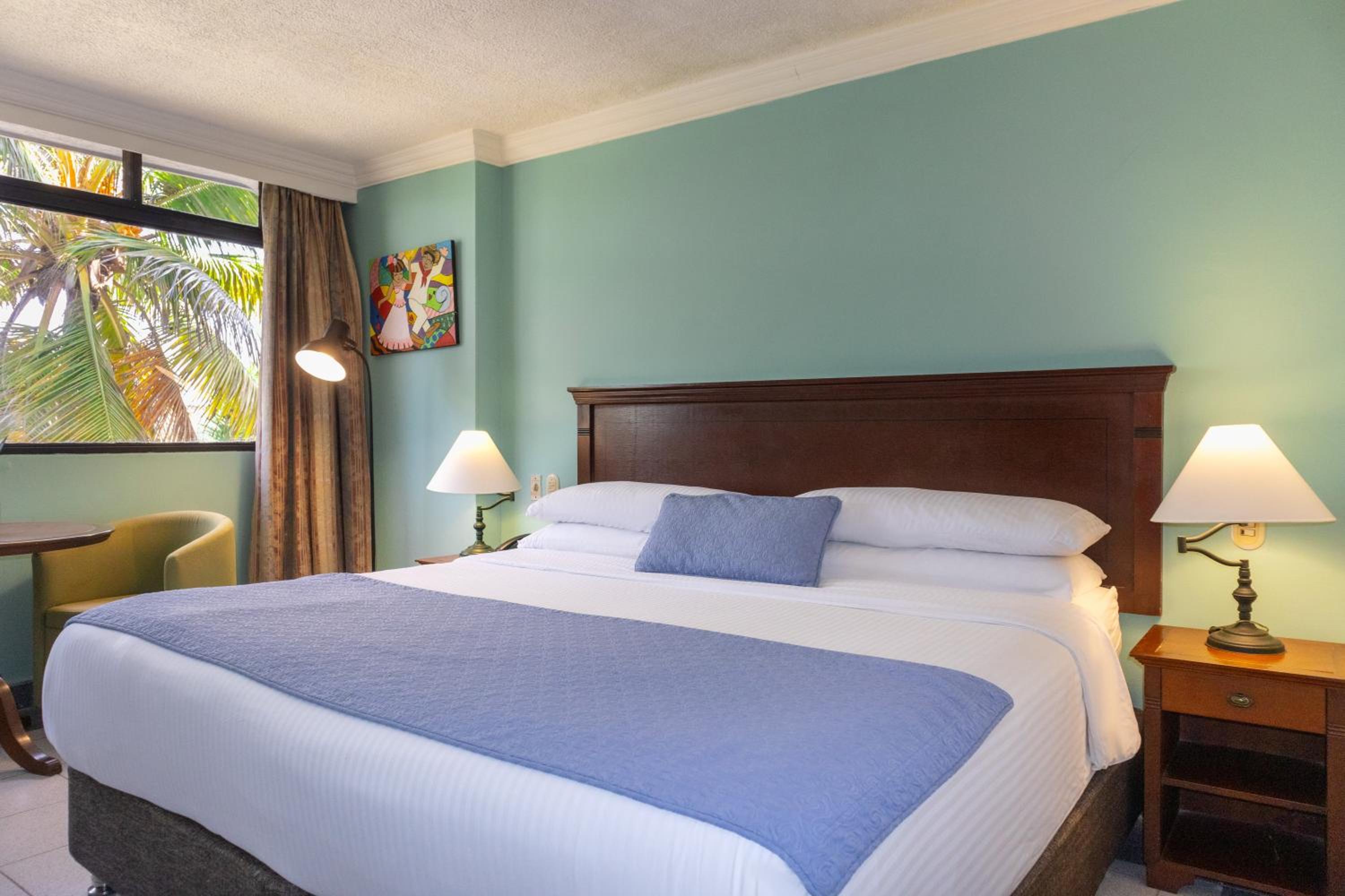 غرفة قياسية بسرير كينج، Hotel Faranda Express Puerta Del Sol Barranquilla, A Member of Radisson Individuals 2/6
