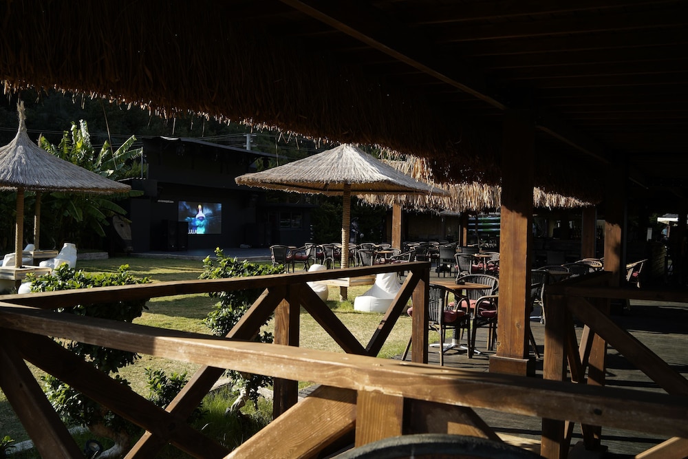 Manaspark Deluxe Hotel photo4