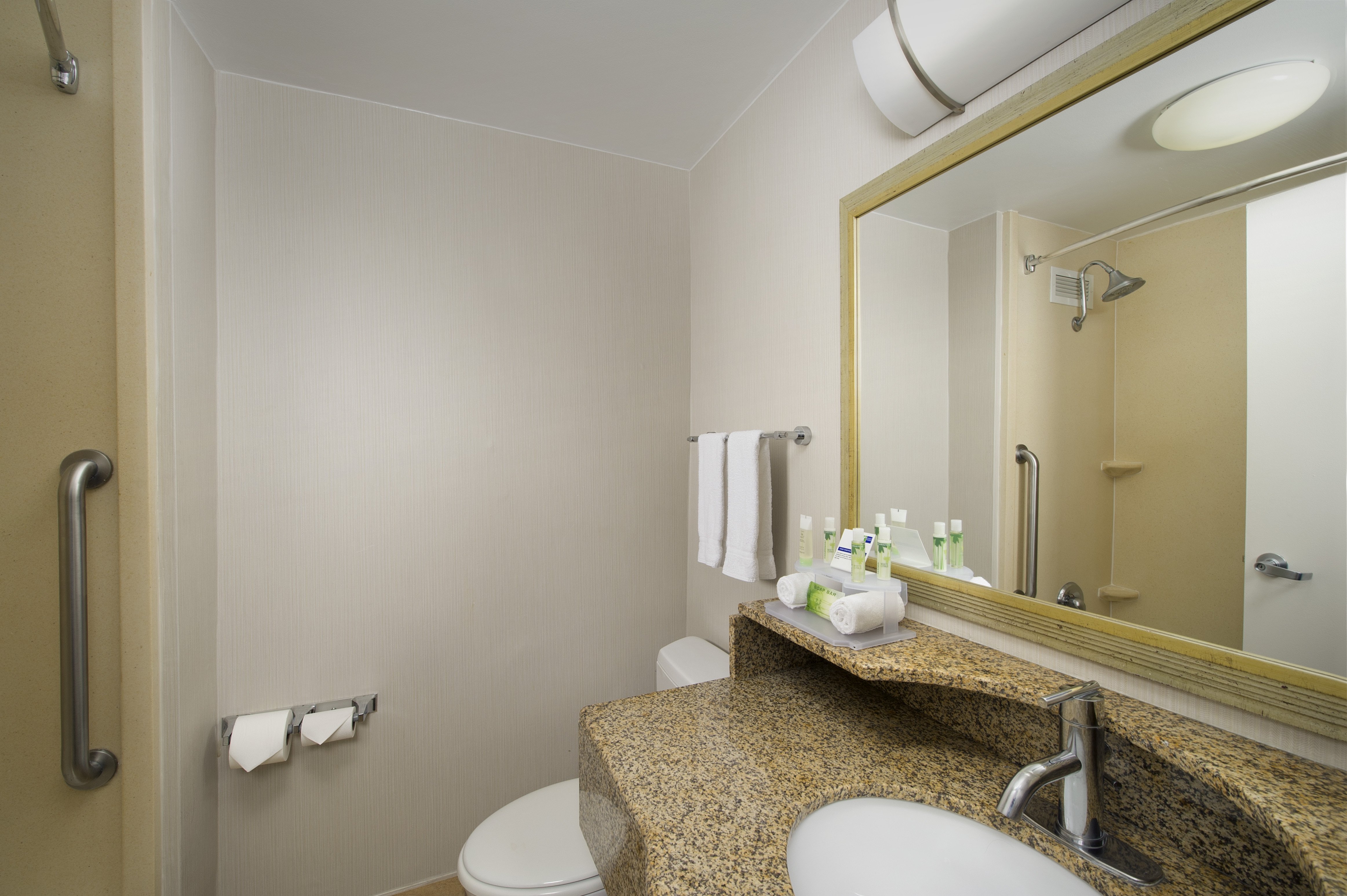 Holiday Inn Express Baltimore At the Stadiums 54/55