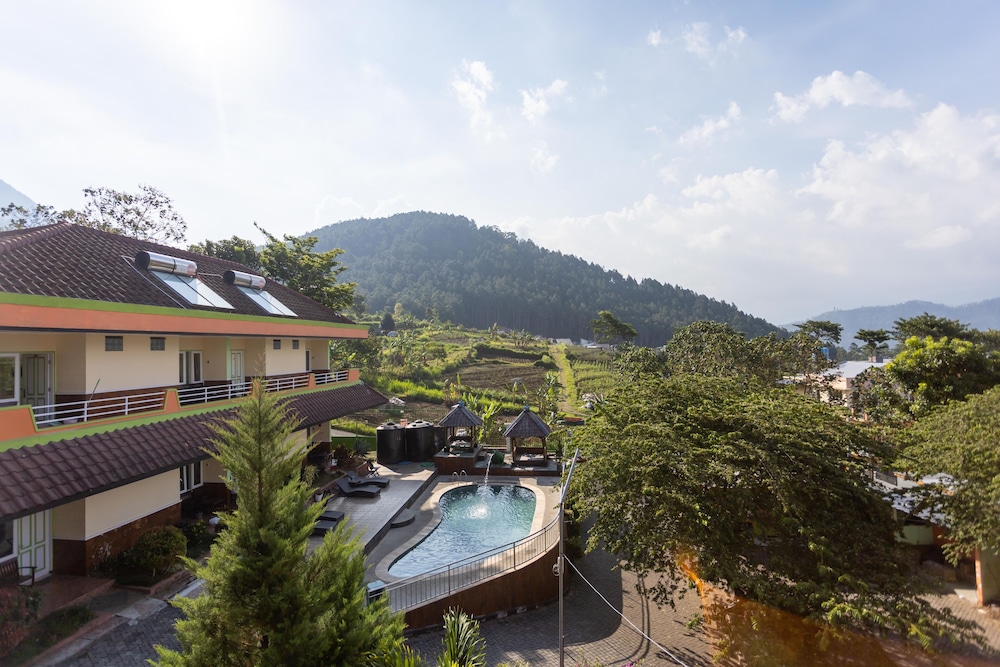 Villa Panderman Indah 56/64