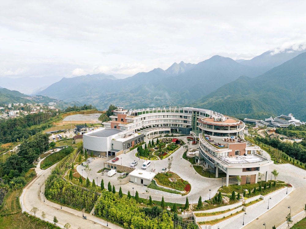 Lady Hill Sapa Resort 7/59