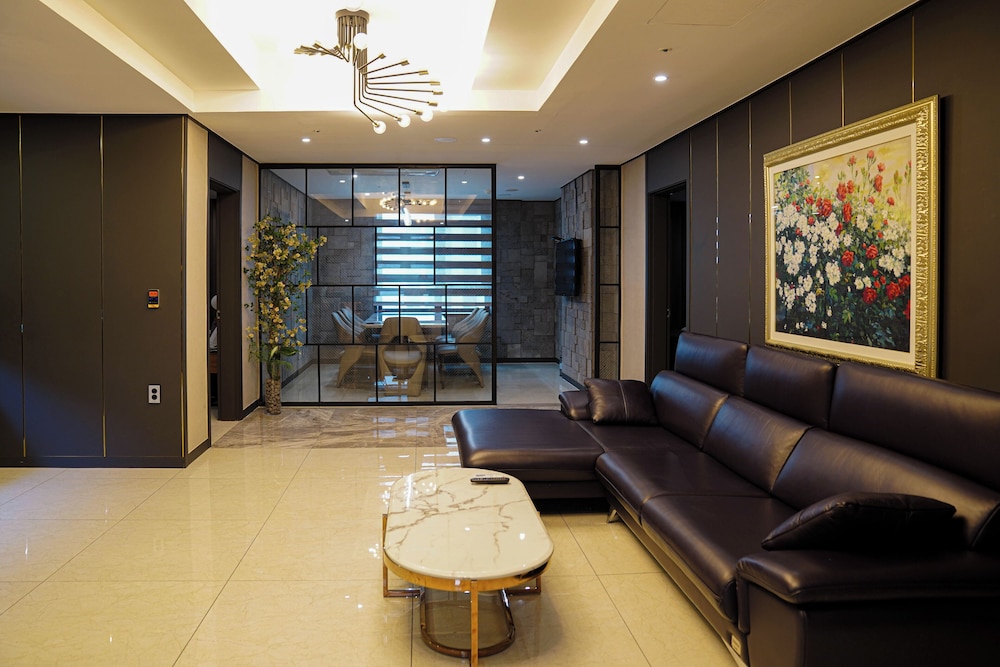 Embledon Hotel 48/72