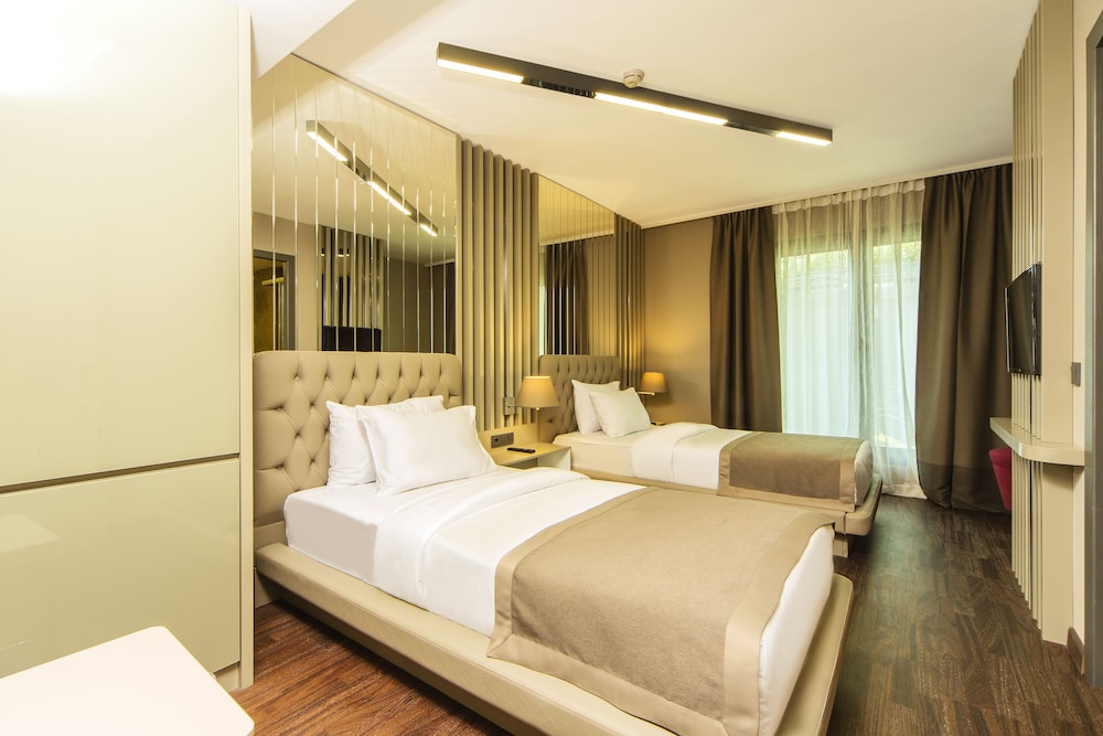 The City Suites 16/61
