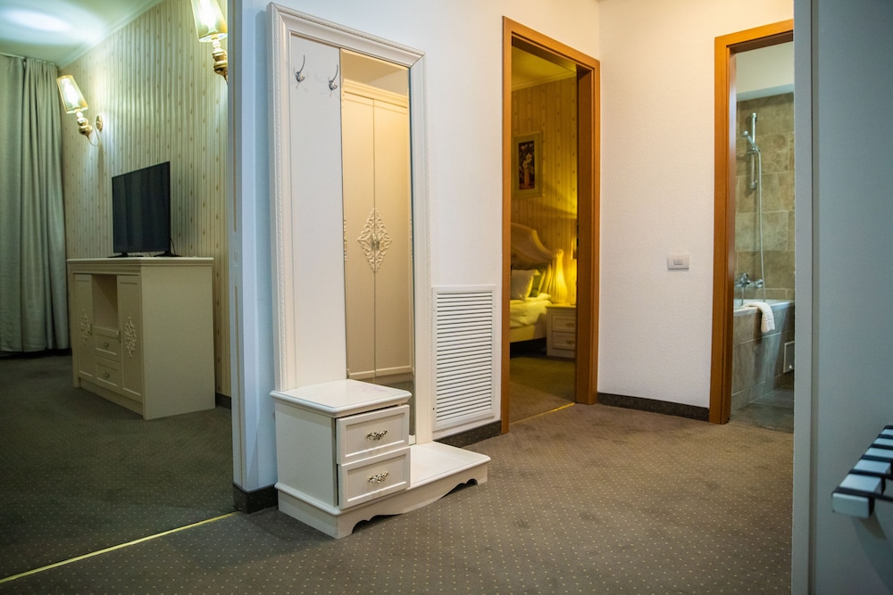 Hotel Carpathia 30/68