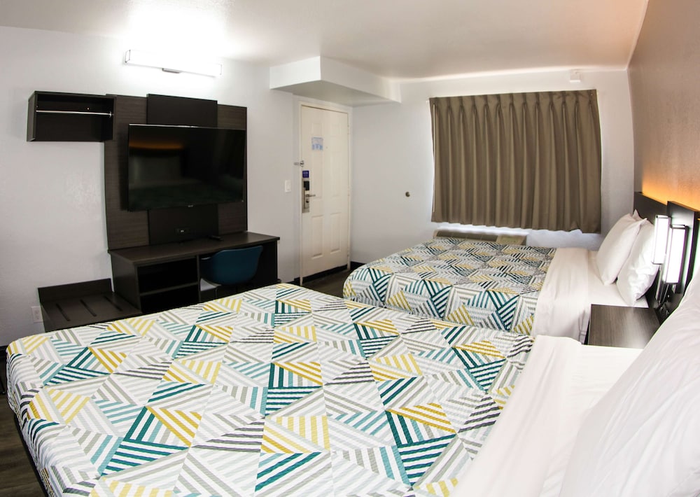 Motel6 Sacramento, CA - Central 33/43