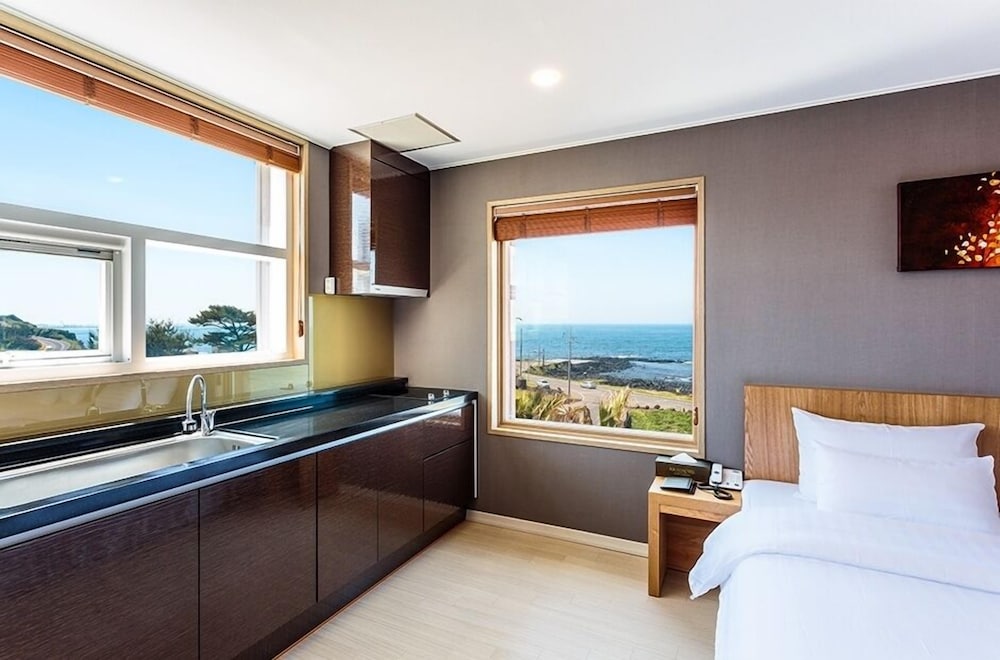 Rich Hotel 11/50