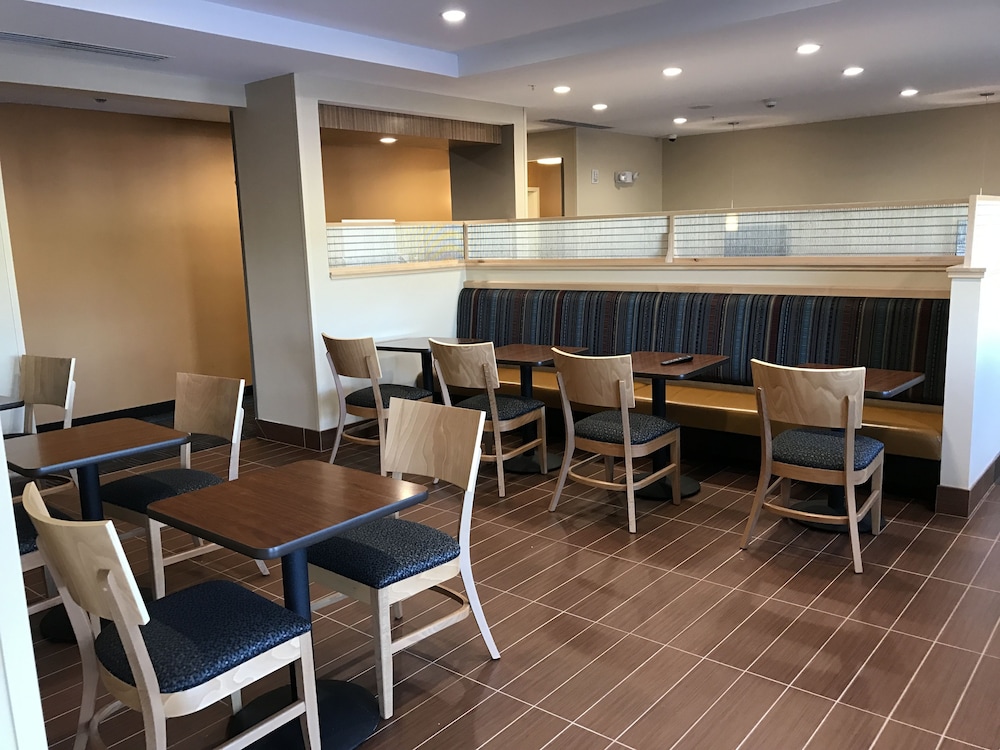 TownePlace Suites by Marriott New Hartford 36/48