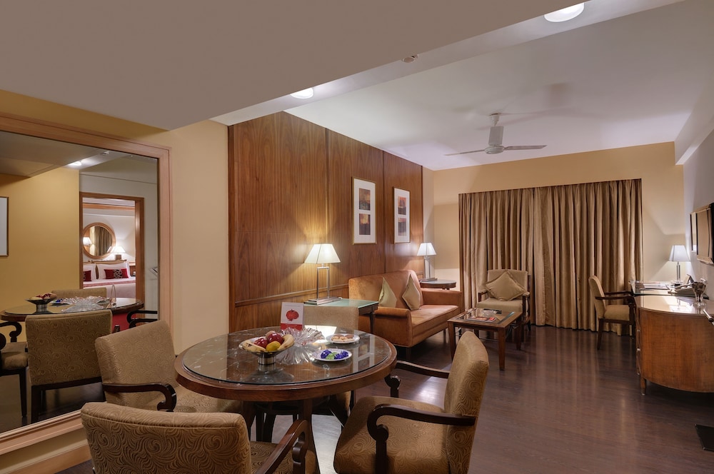 Pride Plaza Hotel Ahmedabad 28/36