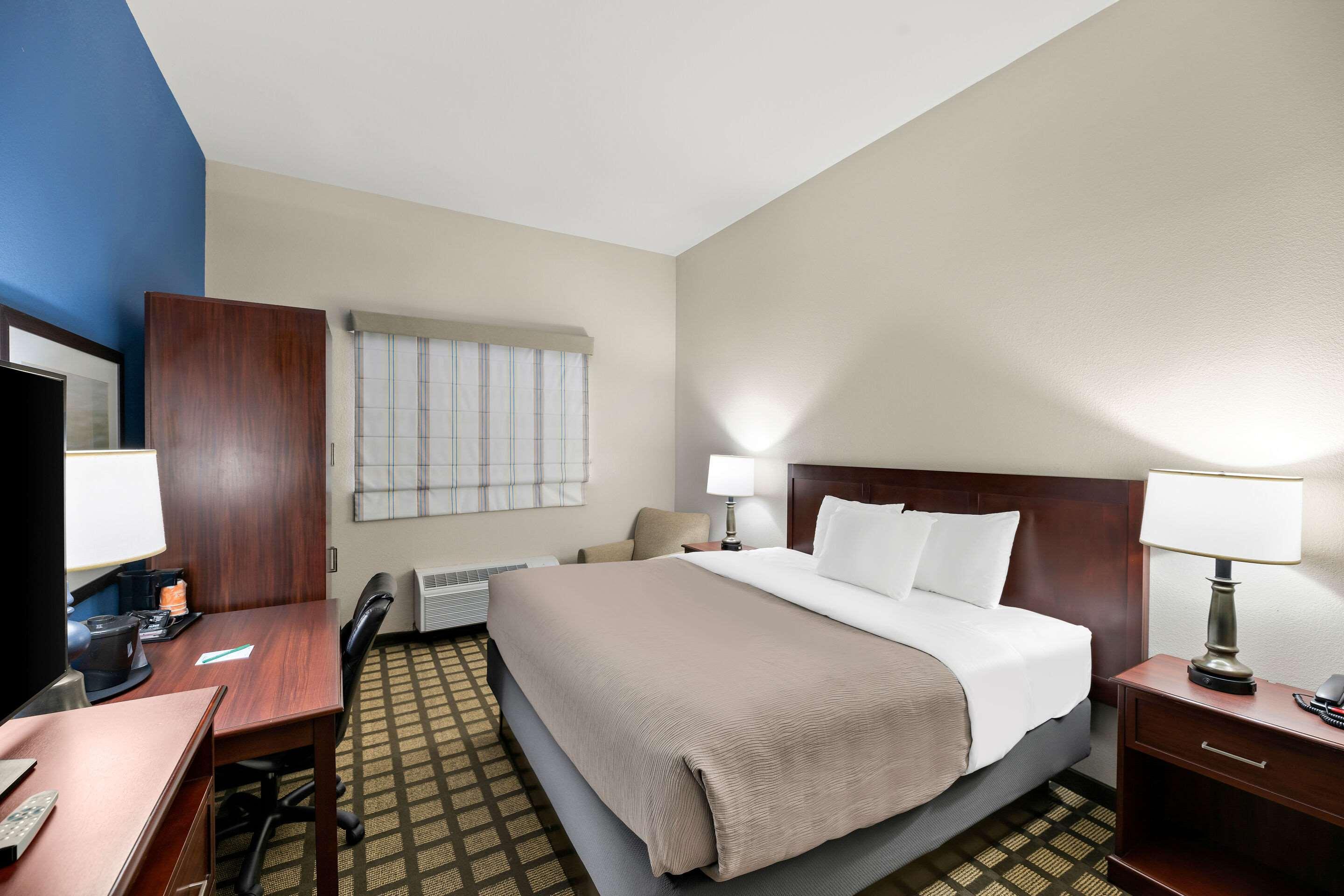 Suite, Accessible, Quality Inn & Suites Big Spring 3/6