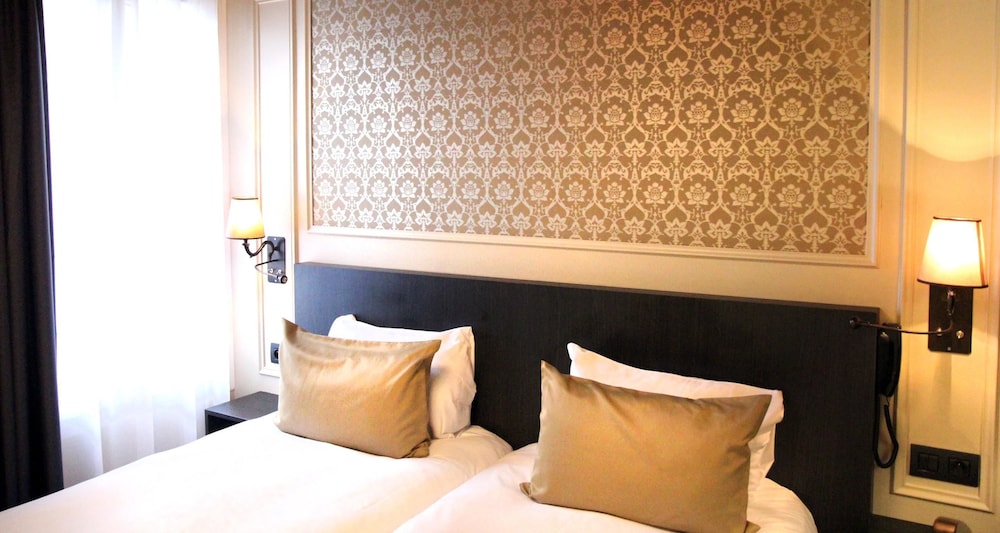 Hotel Le Montmartre Saint Pierre 10/22