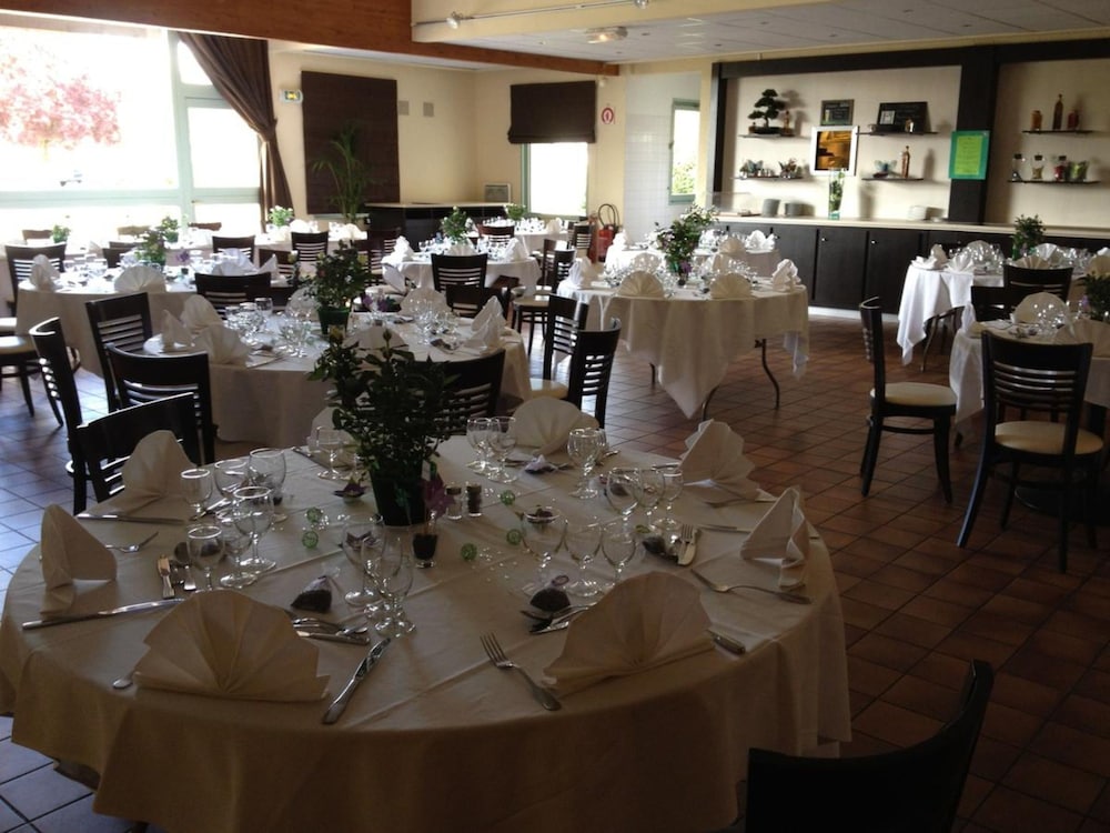 MONT VERNON HOTEL 24/45