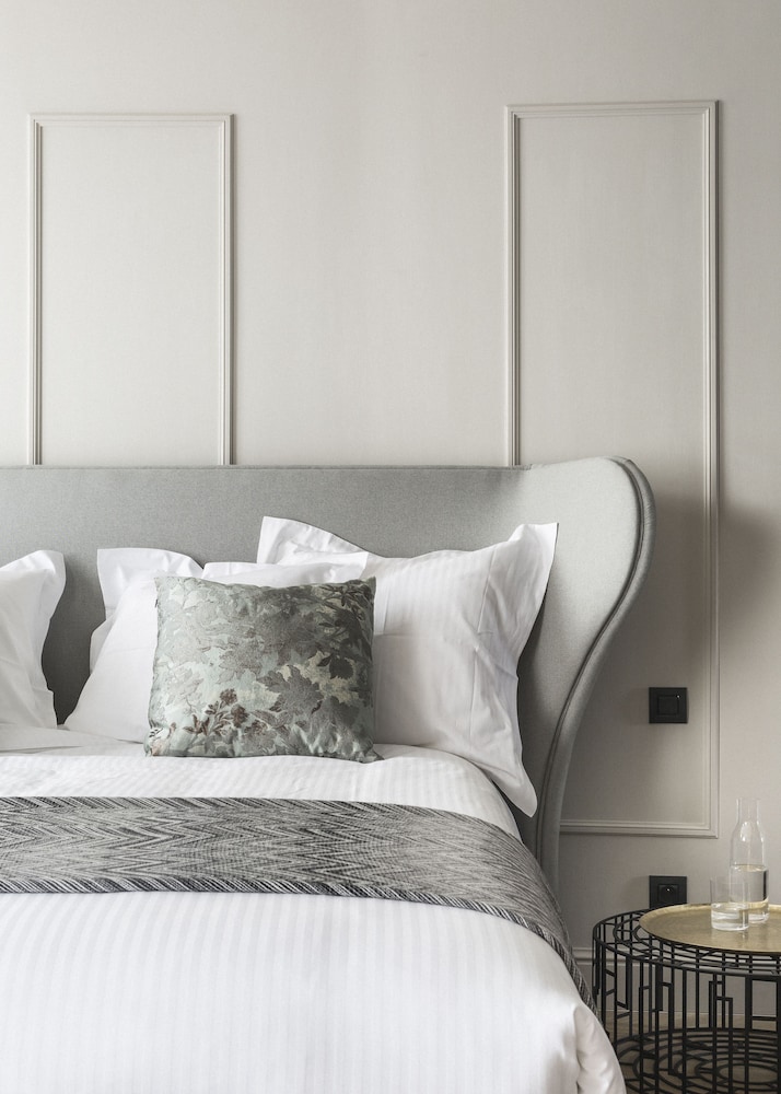 EXECUTIVE, SUITE, KING BED