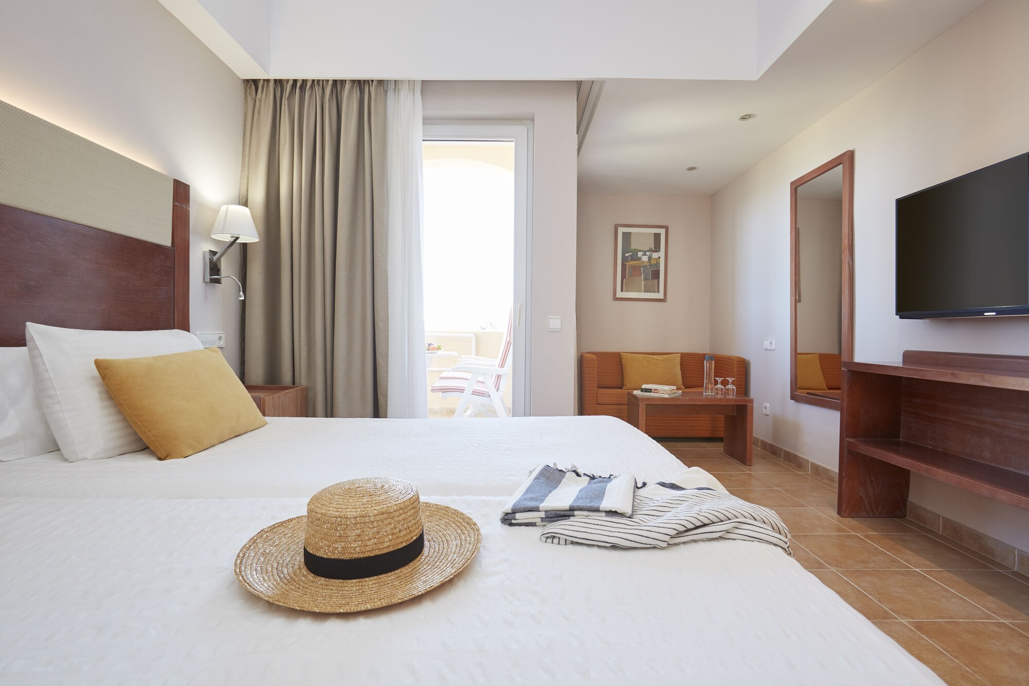 ROOM, DOUBLE BED, PARTIAL SEA VIEW, BALCONY
