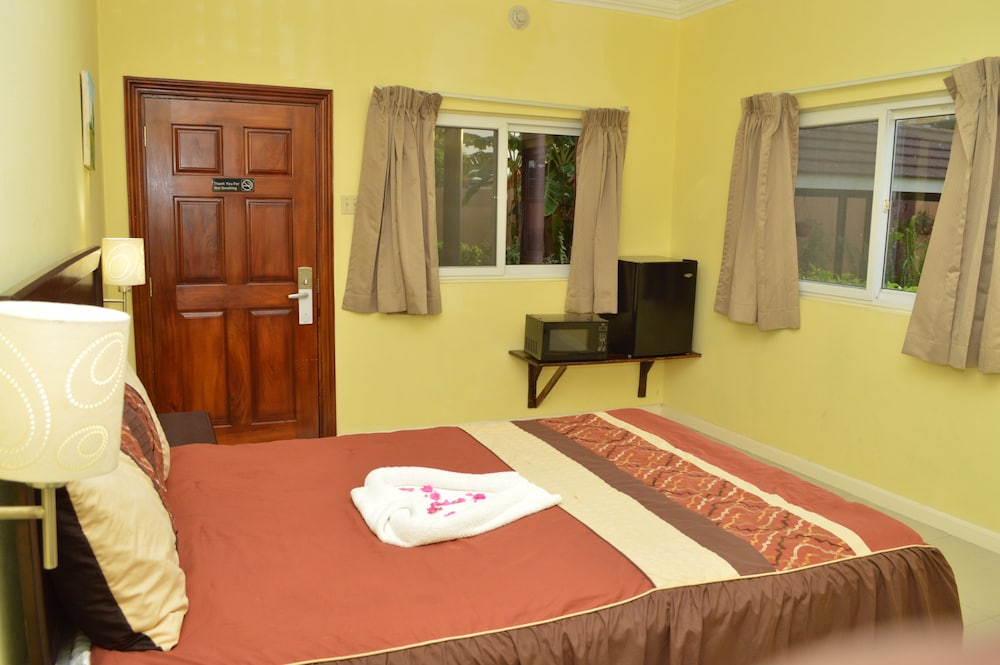 Donway, A Jamaican Style Village 15/44