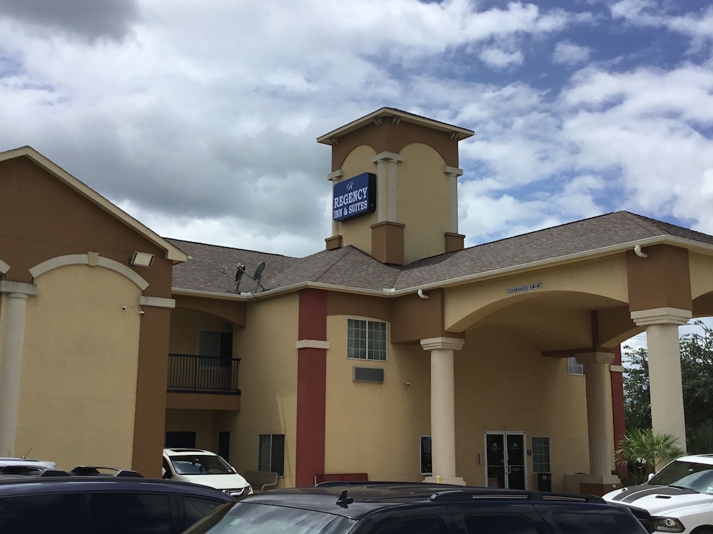 Regency Inn & Suites Baytown image