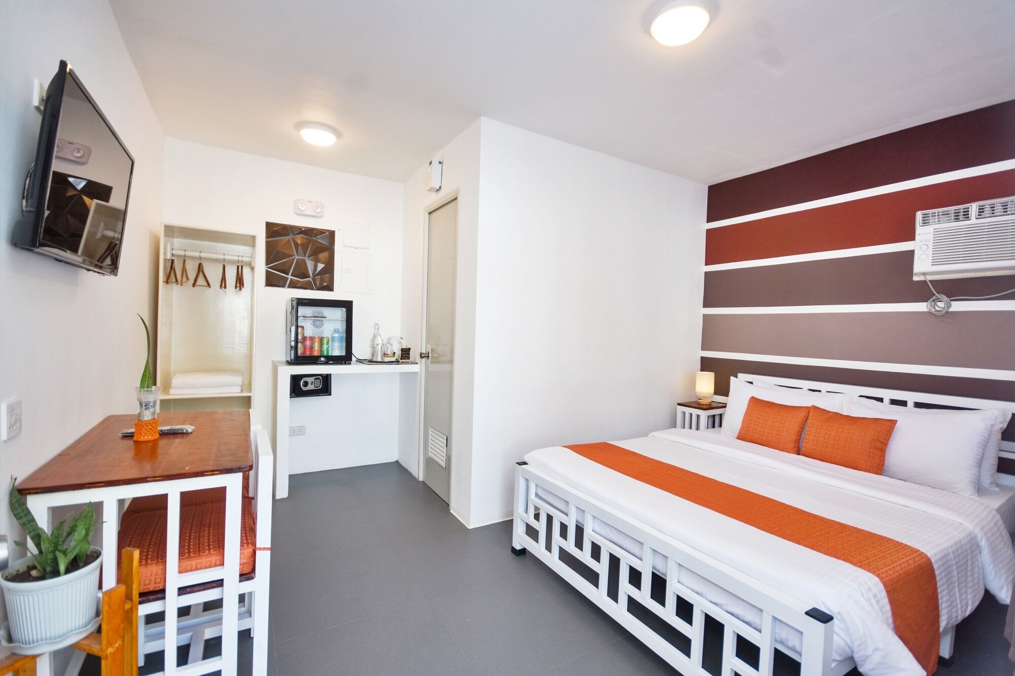 DELUXE, DOUBLE BED