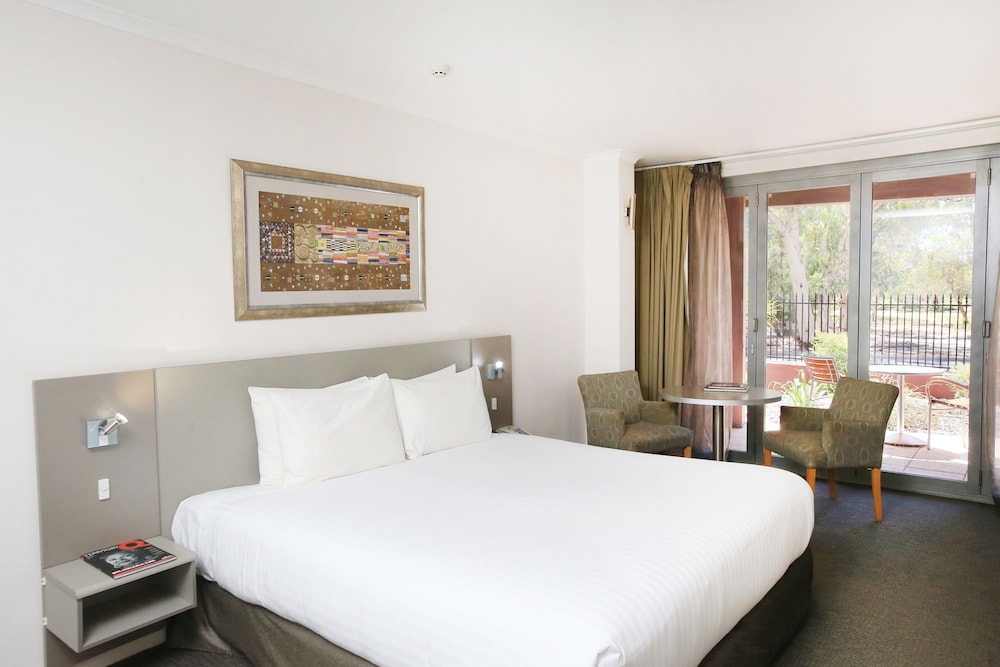 Mantra Alice Springs 24/65
