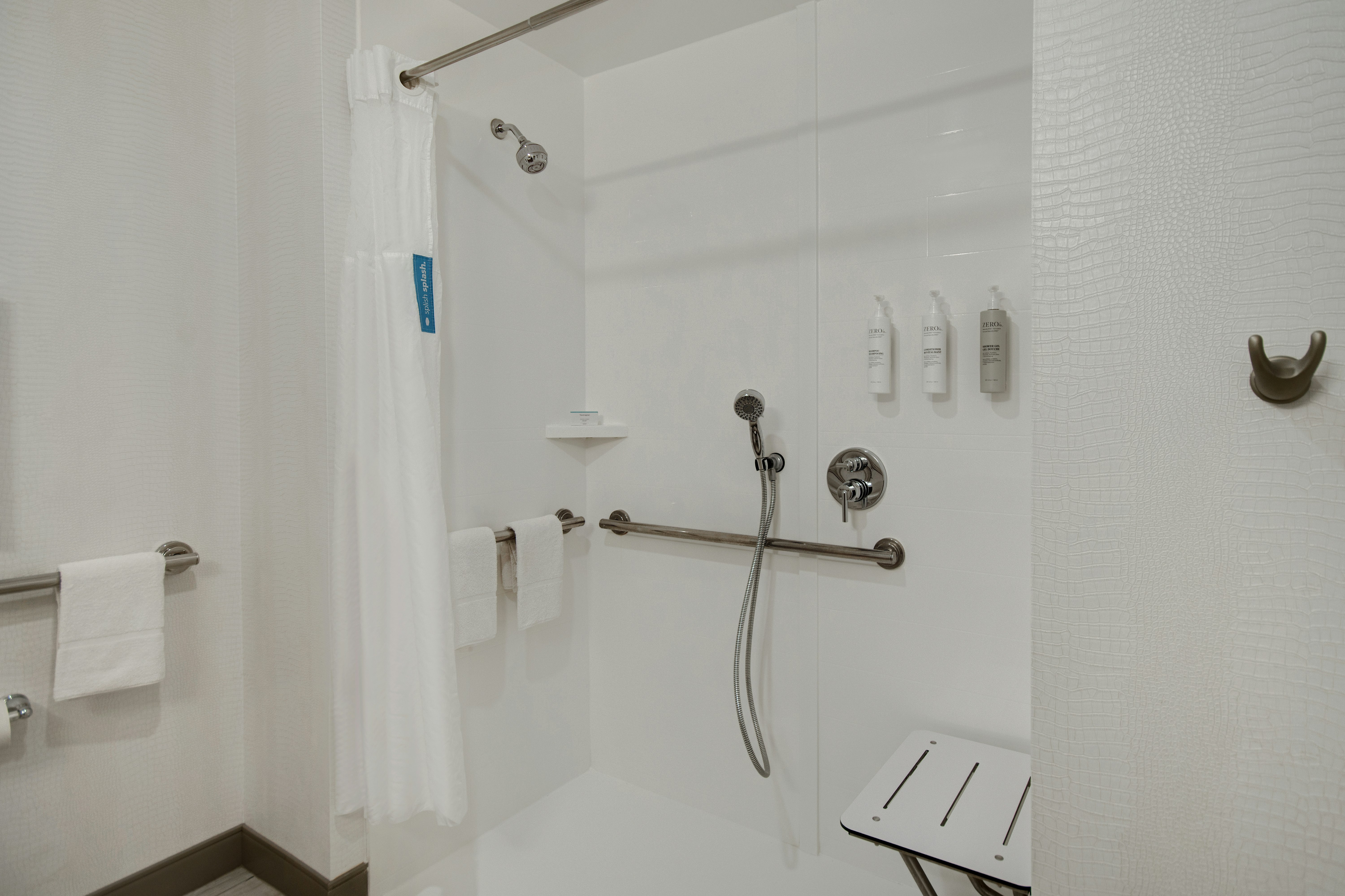 ROOM, KING BED, ACCESSIBLE