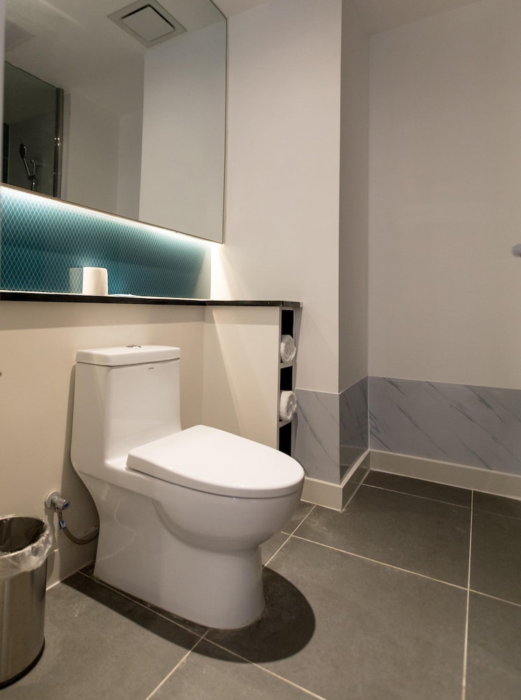 Holiday Inn Express Shangqiu Ancient Town 62/64