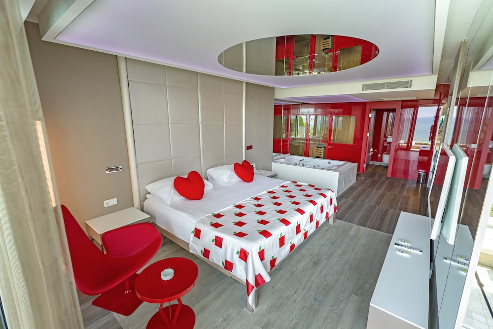 Eve, Villa, Queen and Twin Beds