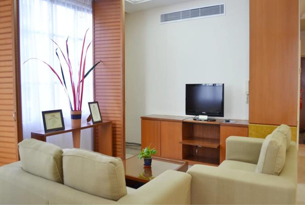 THE MAPLE SUITE 30/50