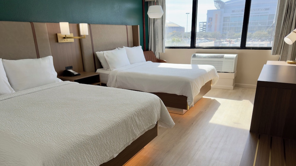 Premium, 2 Queen Beds, Stadium View