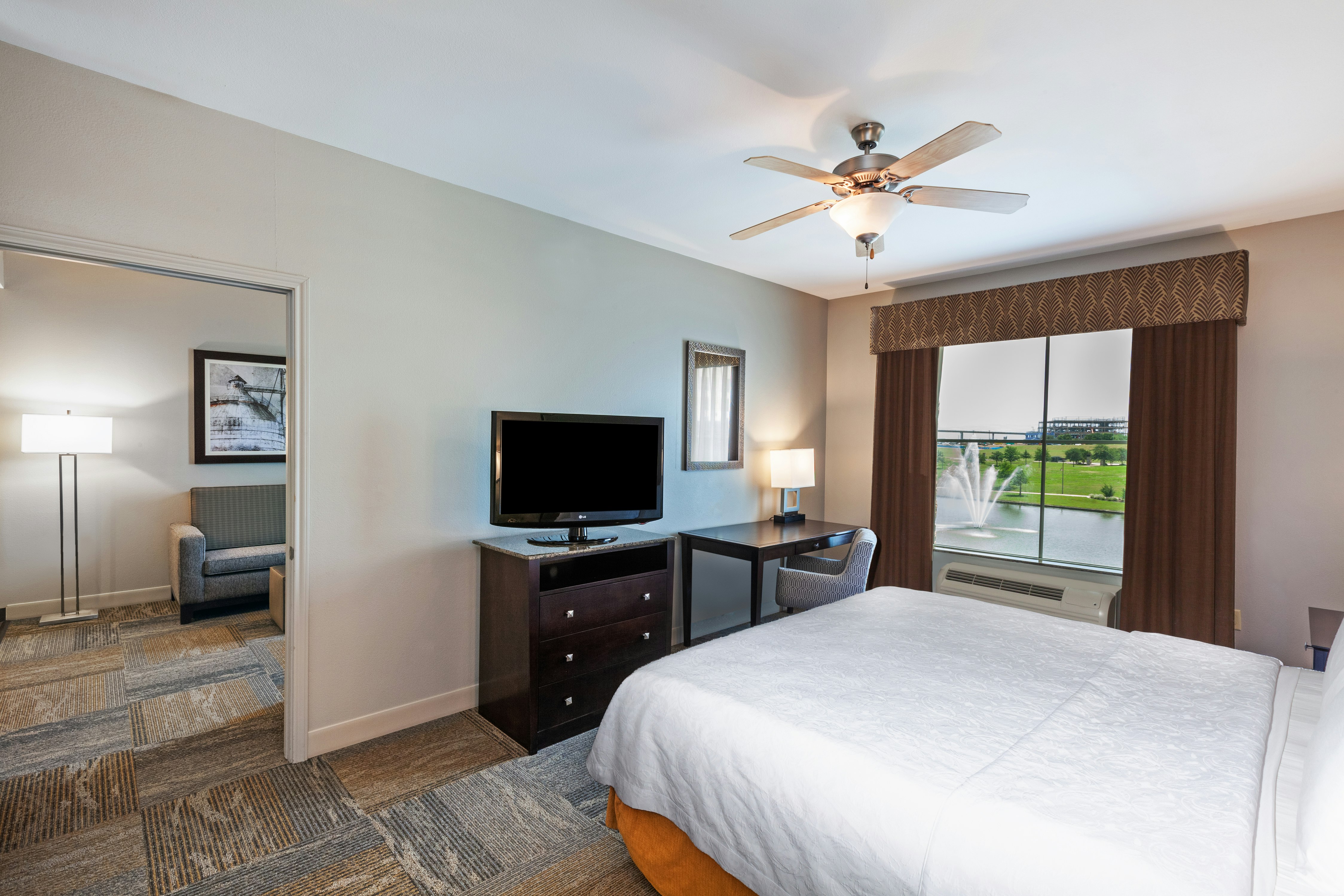 1 BEDROOM, SUITE, KING BED, LAKE VIEW