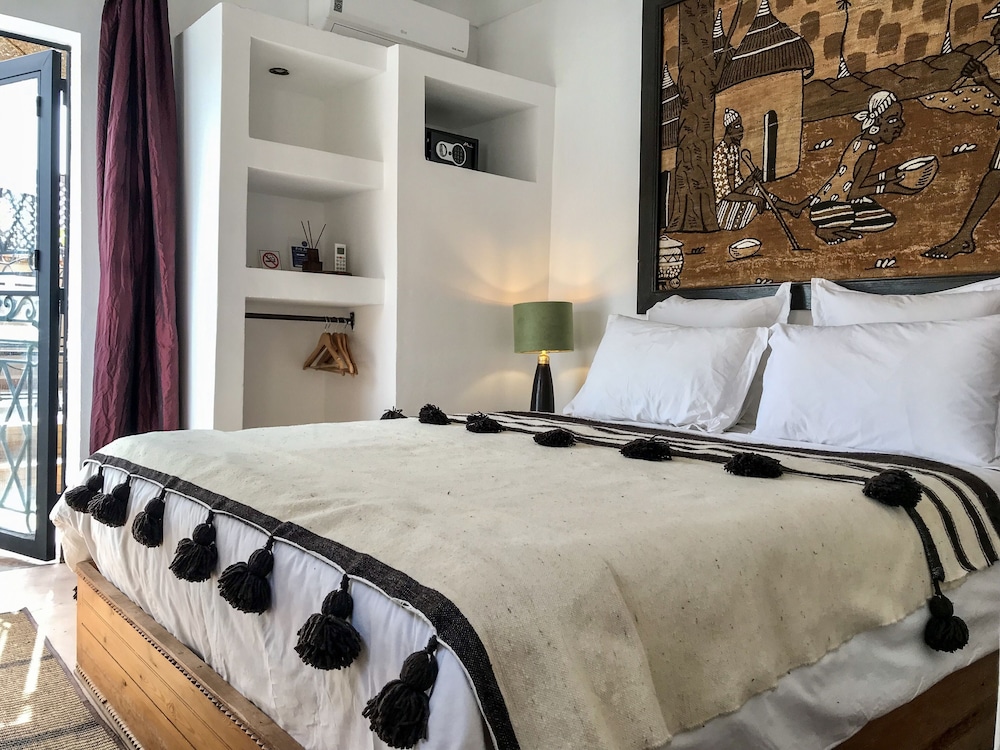 Riad Dar Zaman 3/69