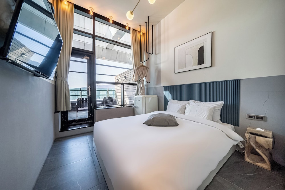 Room, King Bed, Ocean View