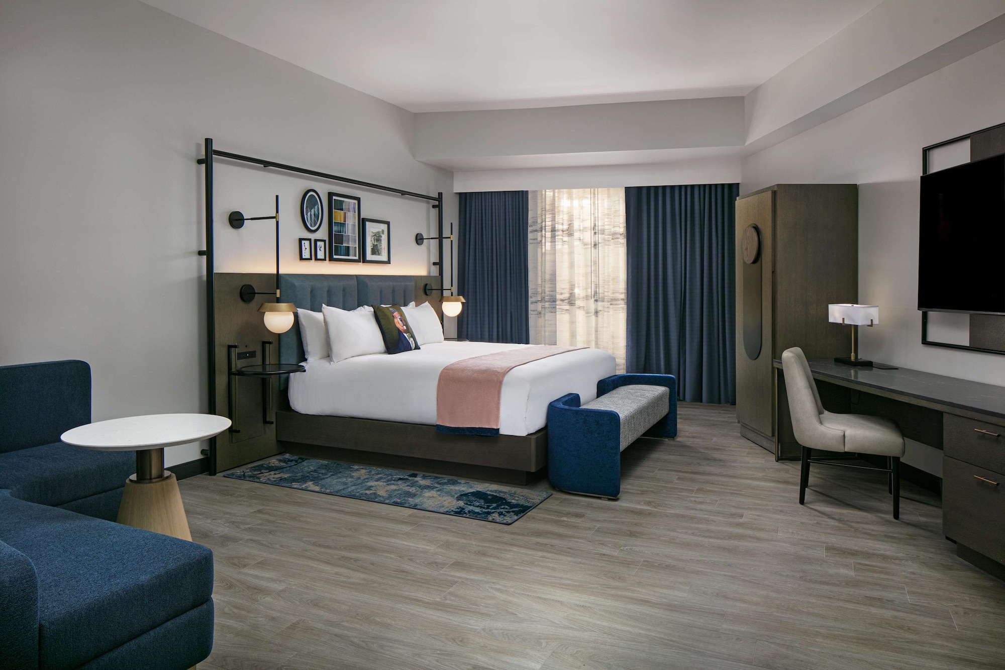 GALLERY, STANDARD, KING BED, WITH VIEW, ACCESSIBLE
