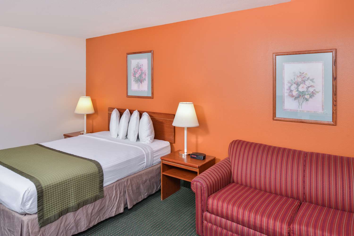 Travelodge Suites By Wyndham Newberg 12/60