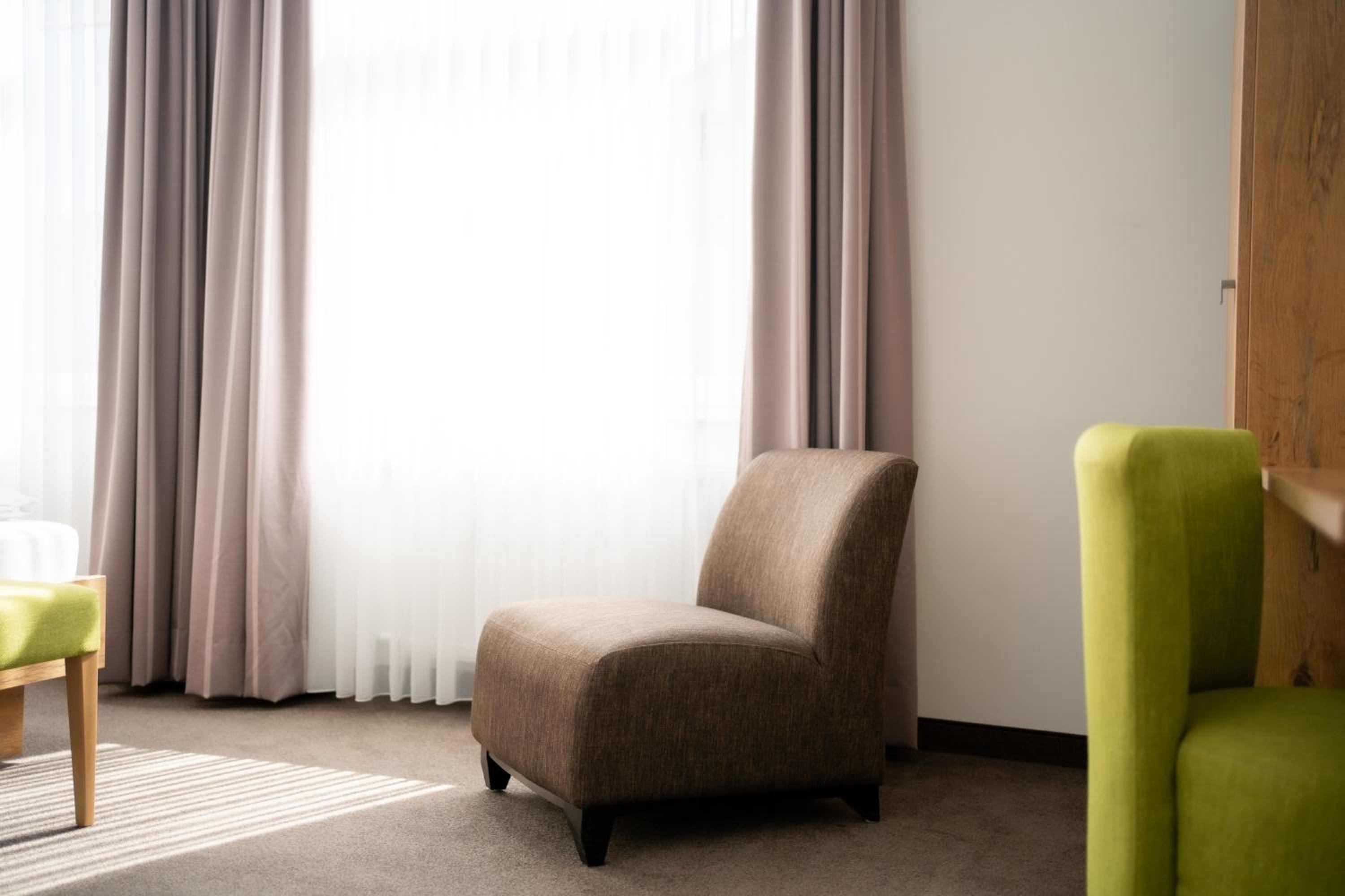 Lahn Hotel 33/58