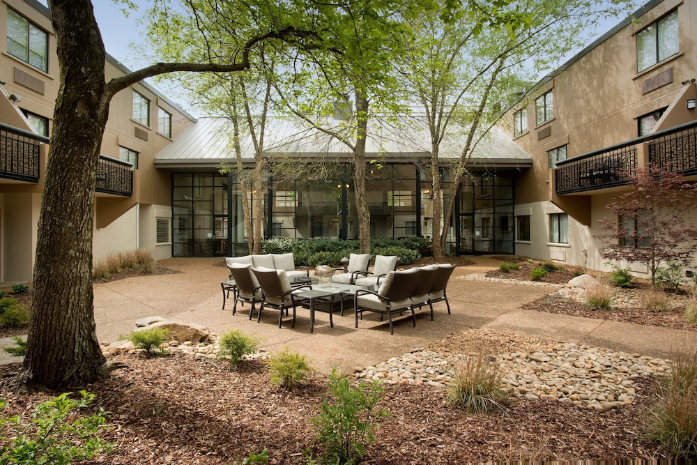 Holiday Inn Express Nashville Airport in NASHVILLE - TN