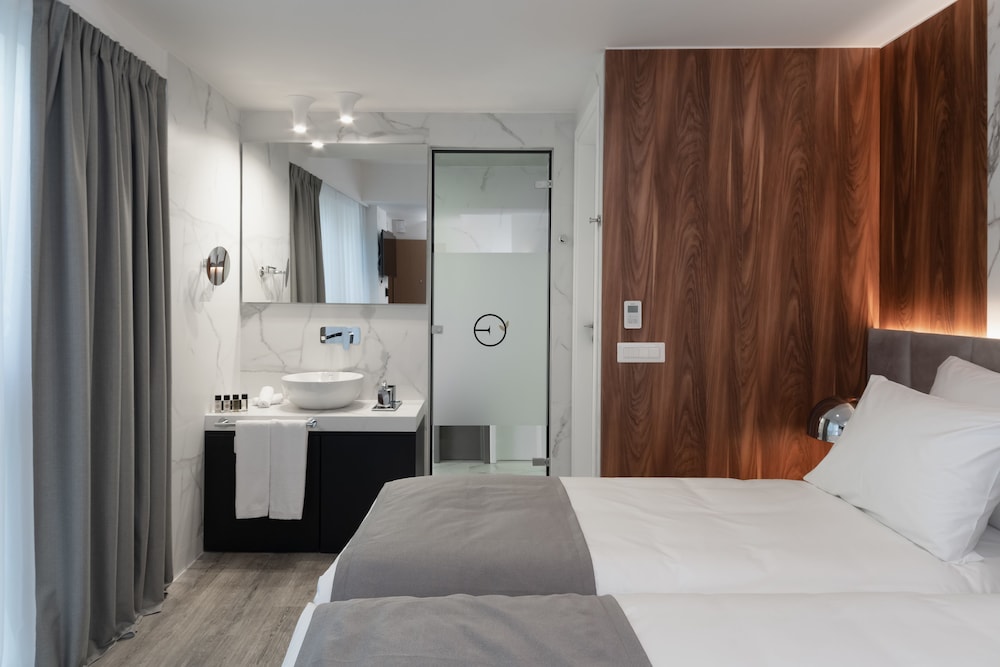 DELUXE, ACROPOLIS VIEW, BALCONY