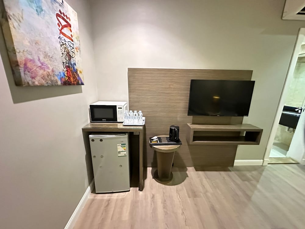 كورنيش لورين سويتس(Loren Suites Corniche) 38/50