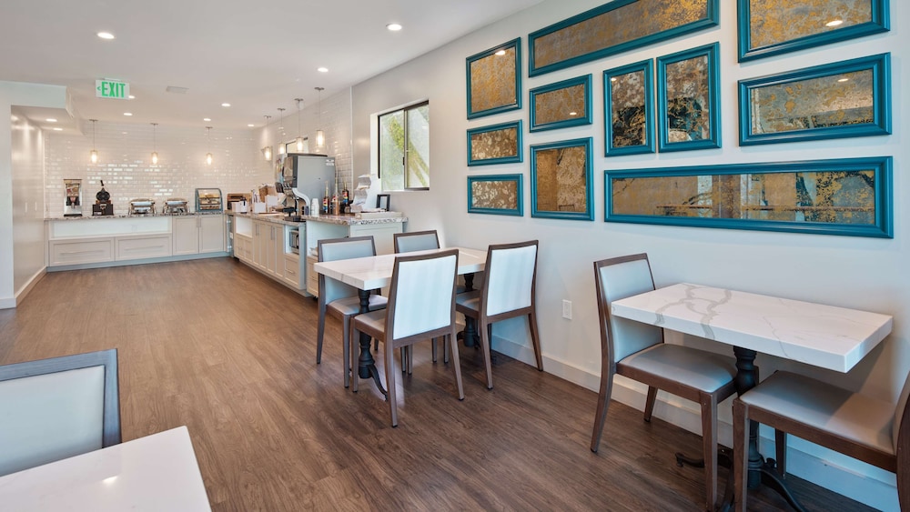 Best Western Woodland Hills Inn 29/37