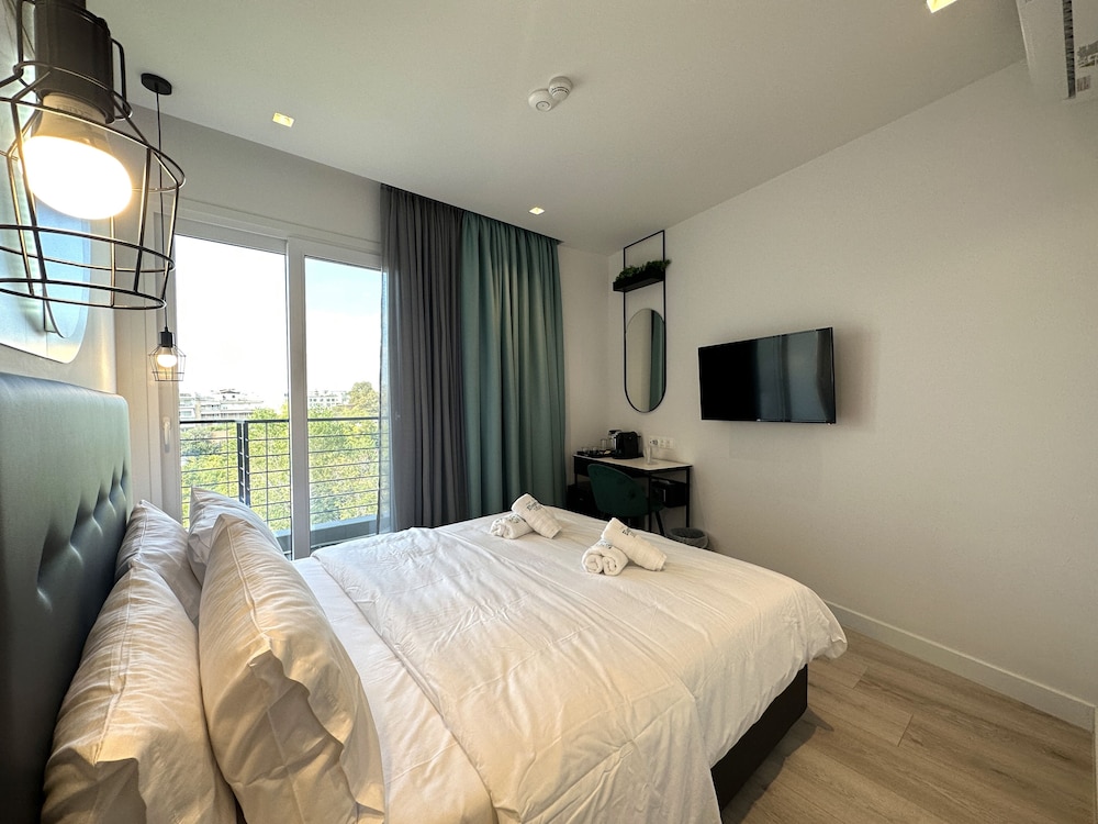 Urban Elephant Suites 6/24