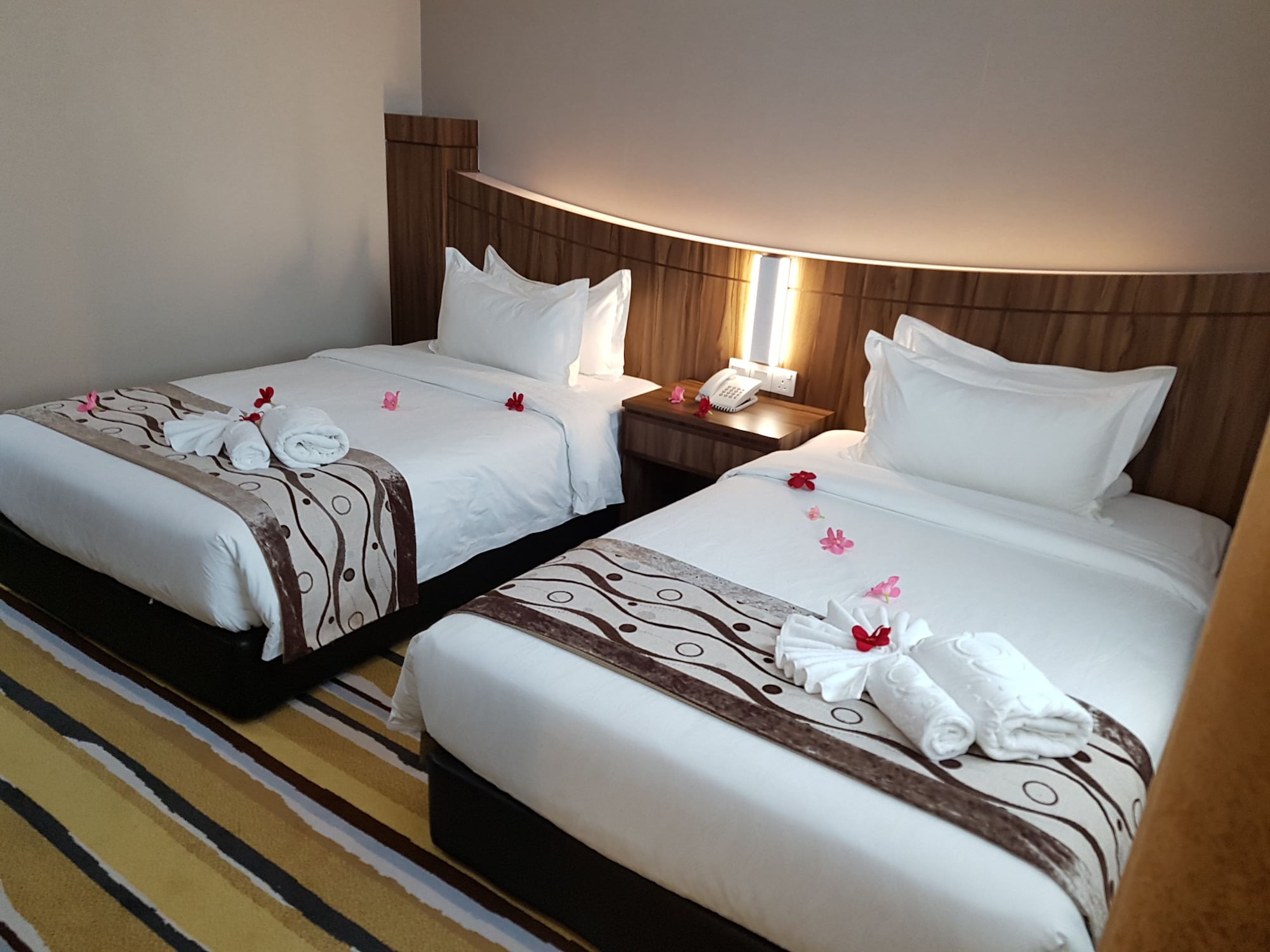 SUPERIOR, TWIN BEDS