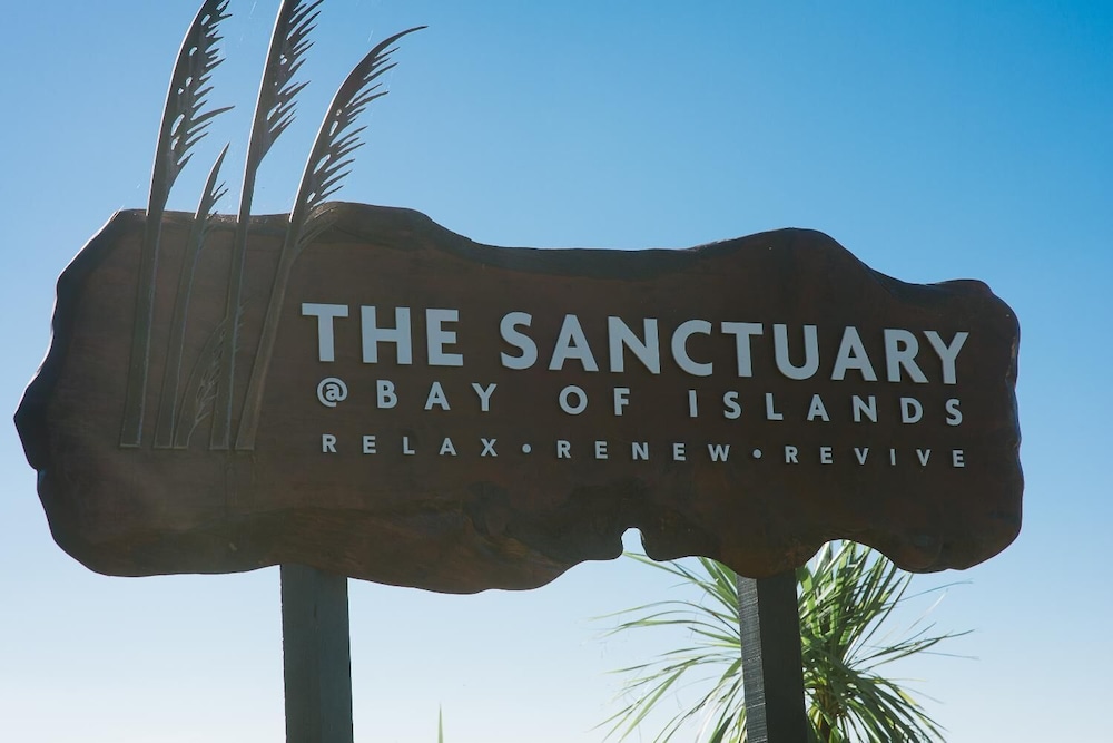 THE SANCTUARY AT BAY OF ISLANDS 4/28