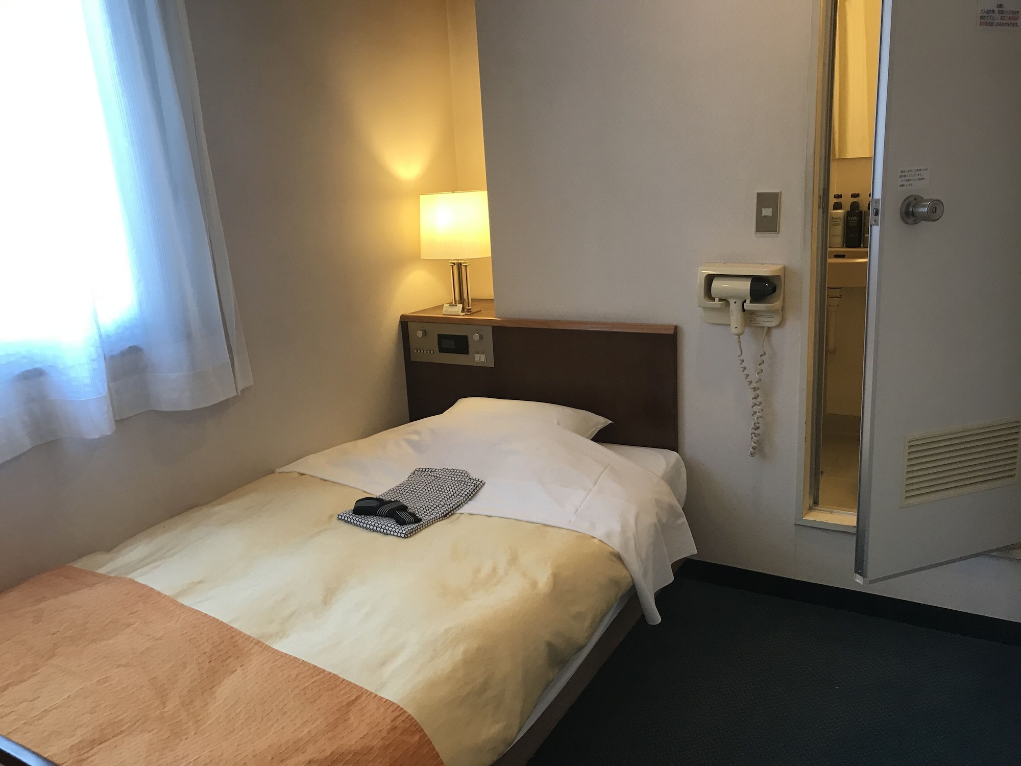 ROOM, SINGLE, SINGLE BED