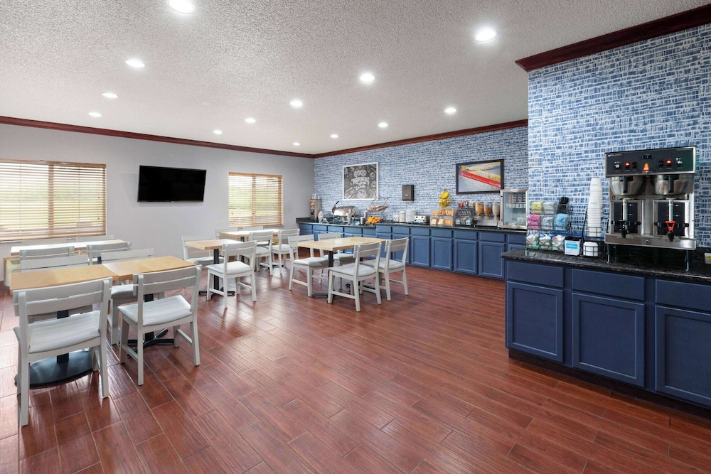 AmericInn by Wyndham Grinnell 51/60