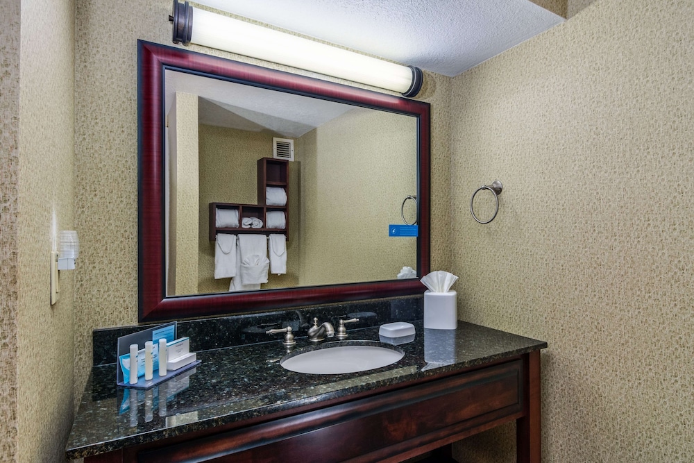 Hampton Inn Johnson City 12/37