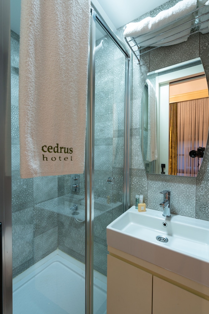 Cedrus Hotel 46/50