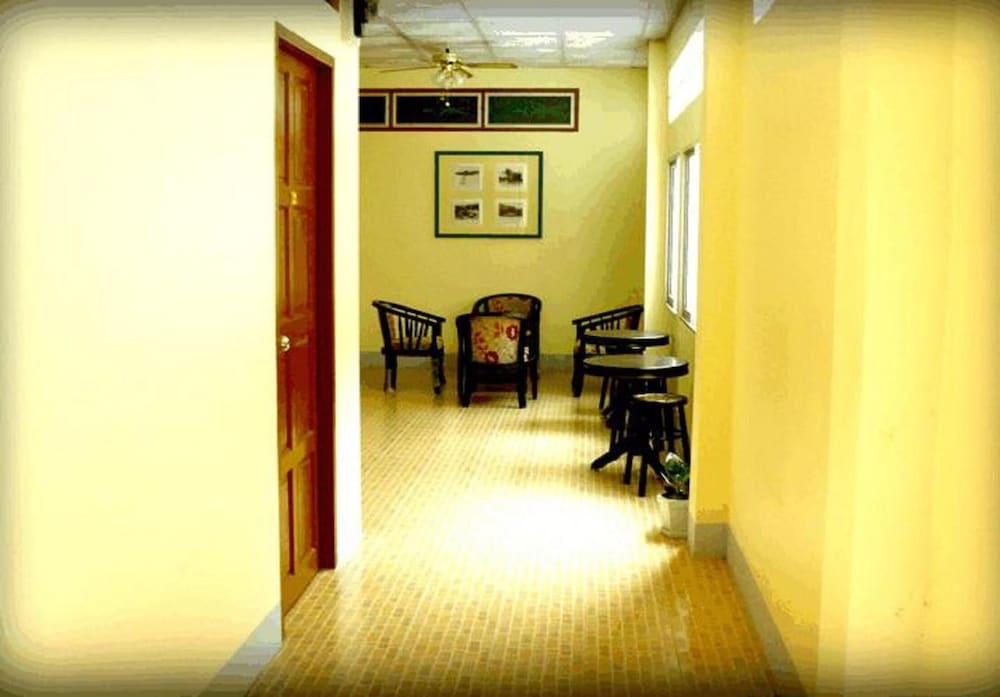 D's Corner & Guesthouse 10/19