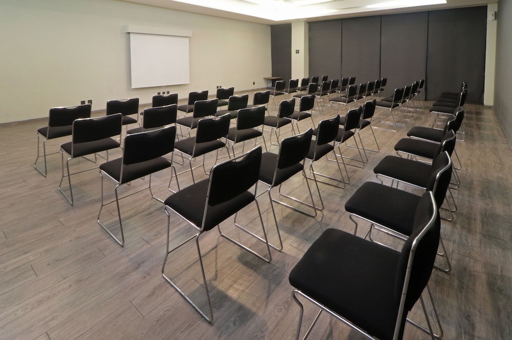 City Express Plus by Marriott Monterrey Galerias 27/32